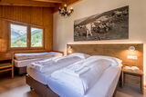 Dreibettzimmer im Hotel Walser, Goms