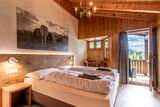 Doppelzimmer mit Balkon im Hotel Walser, Goms
